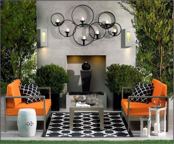 Modern outdoor wall decor